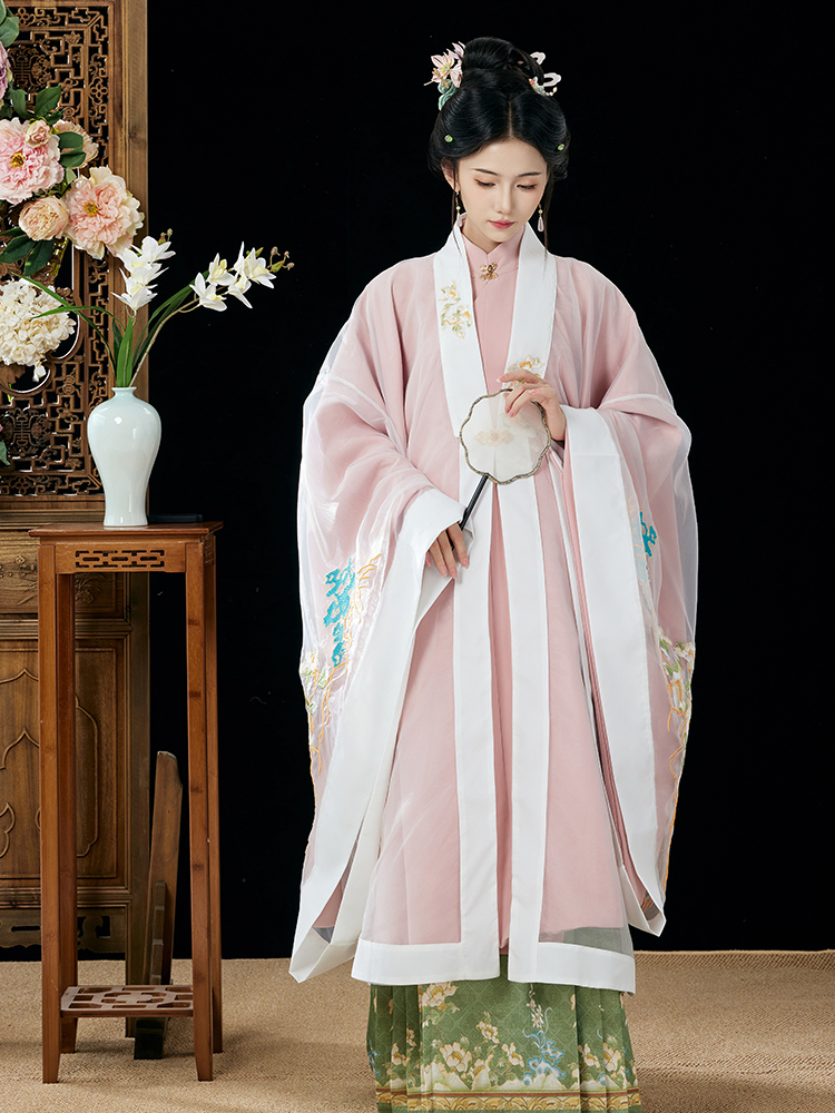 New Chinese-style Hanfu a Ming – обзор и цена Embroidery Horse