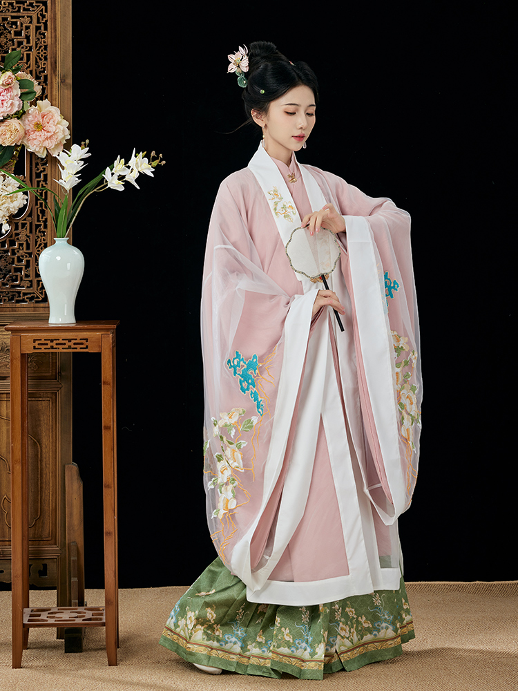 New Chinese-style Hanfu a Ming – обзор и цена Embroidery Horse