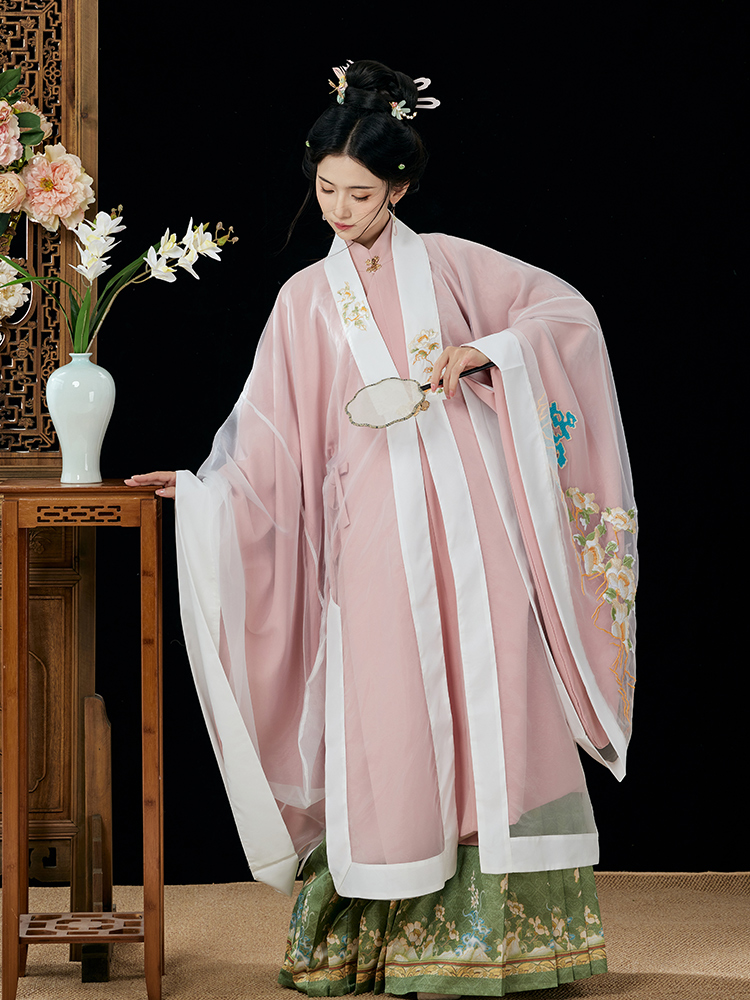 New Chinese-style Hanfu a Ming – обзор и цена Embroidery Horse