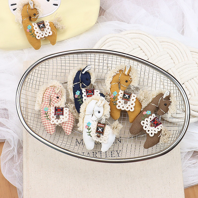 Cute Plaid Pony Brooch Handmad – обзор и цена Embroidery Horse