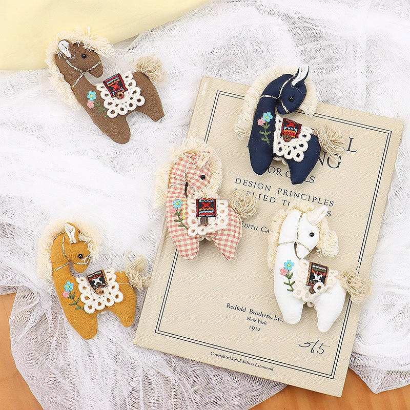 Cute Plaid Pony Brooch Handmad – обзор и цена Embroidery Horse