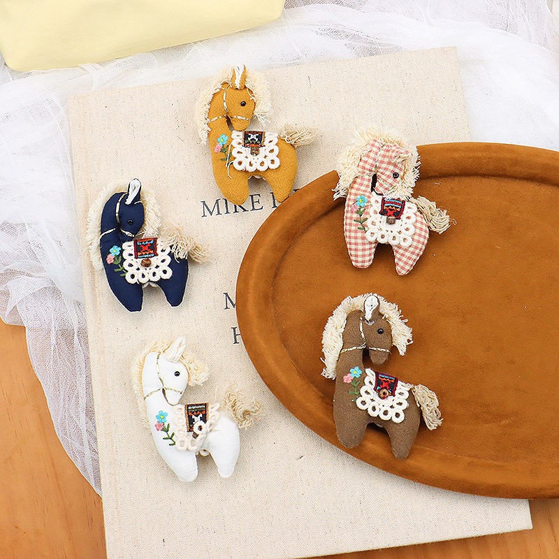 Cute Plaid Pony Brooch Handmad – обзор и цена Embroidery Horse